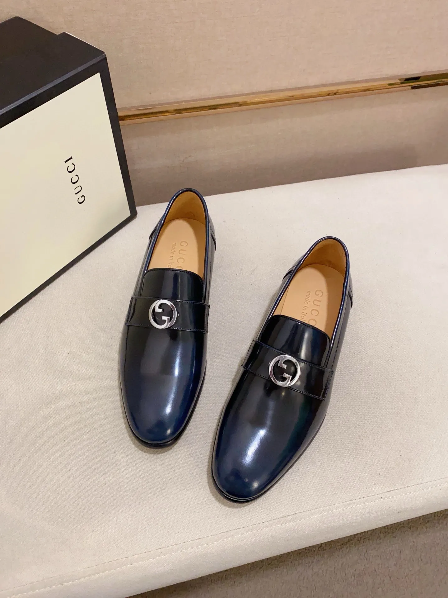 Men's shoes 💰: 520💰 (GUCCI) new series ss hot new products 💢 💠 Casual leather shoes 👞, first layer of cowhide, upper hardware buckles and logo on the sides of the shoe, brand logo on the insole and sole 💠 💎Upper: 100% cowhide 💎Inner: cowhide/100% 💎Feet: cowhide/100% 💎Sole: rubber/100% 💎SIZE: 38 39 40 41 42 43 44 Can be customized 45